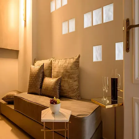 Luxury Santorini 4 Bedroom Secluded Location & Private Pool Vila