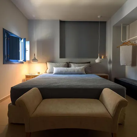 Luxury Santorini 4 Bedroom Secluded Location & Private Pool Vila *