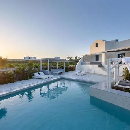 Βίλα Luxury Santorini 4 Bedroom Secluded Location Private Pool Megalochori *
